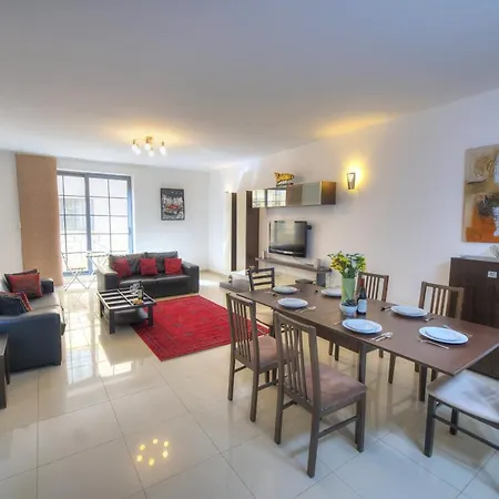 Large 3 Bedrooms Steps Away From Balluta Bay Bcam2-1 Apartman