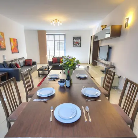 Large 3 Bedrooms Steps Away From Balluta Bay Bcam2-1 Apartman *