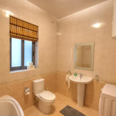 Apartman Large 3 Bedrooms Steps Away From Balluta Bay Bcam2-1