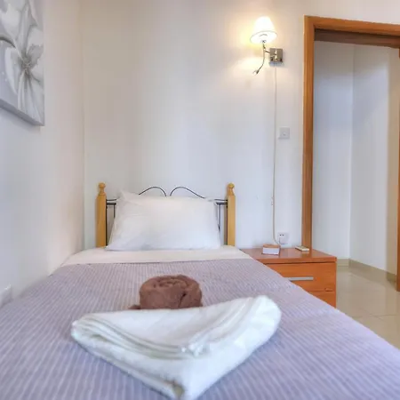 Large 3 Bedrooms Steps Away From Balluta Bay Bcam2-1 Apartman