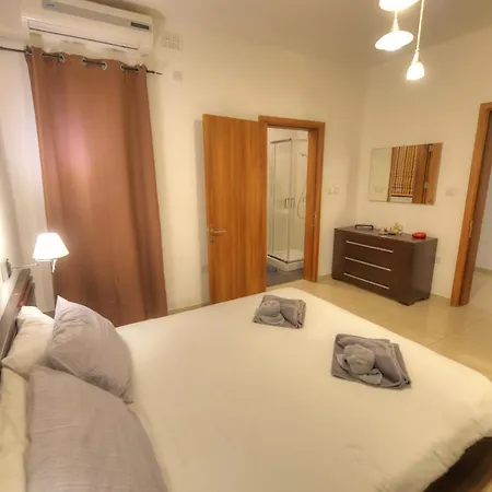 Apartman Large 3 Bedrooms Steps Away From Balluta Bay Bcam2-1 Sliema