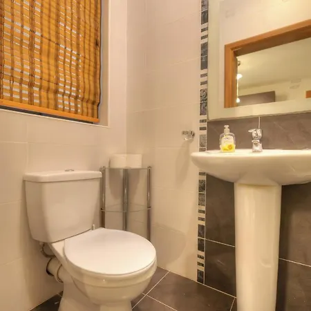 Large 3 Bedrooms Steps Away From Balluta Bay Bcam2-1 Lejlighed Sliema