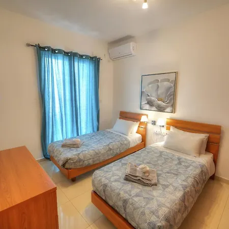 Lejlighed Large 3 Bedrooms Steps Away From Balluta Bay Bcam2-1